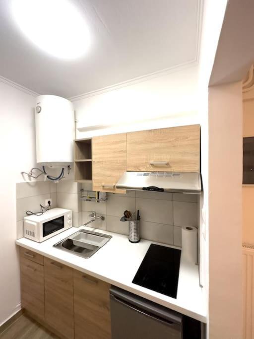 Ferienwohnung Petite Retreat In Kolonaki, Athens /Netflix Exterior foto